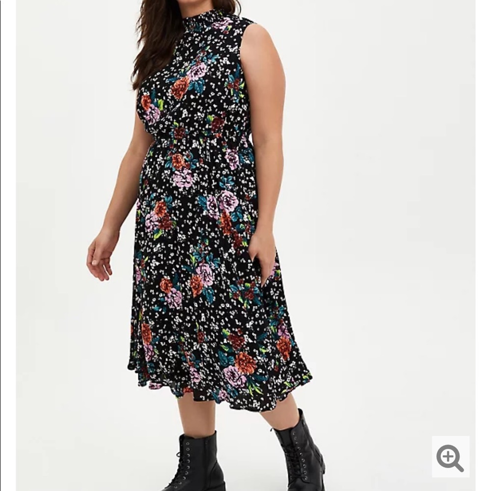 Torrid Size 4 Mock Neck Dress